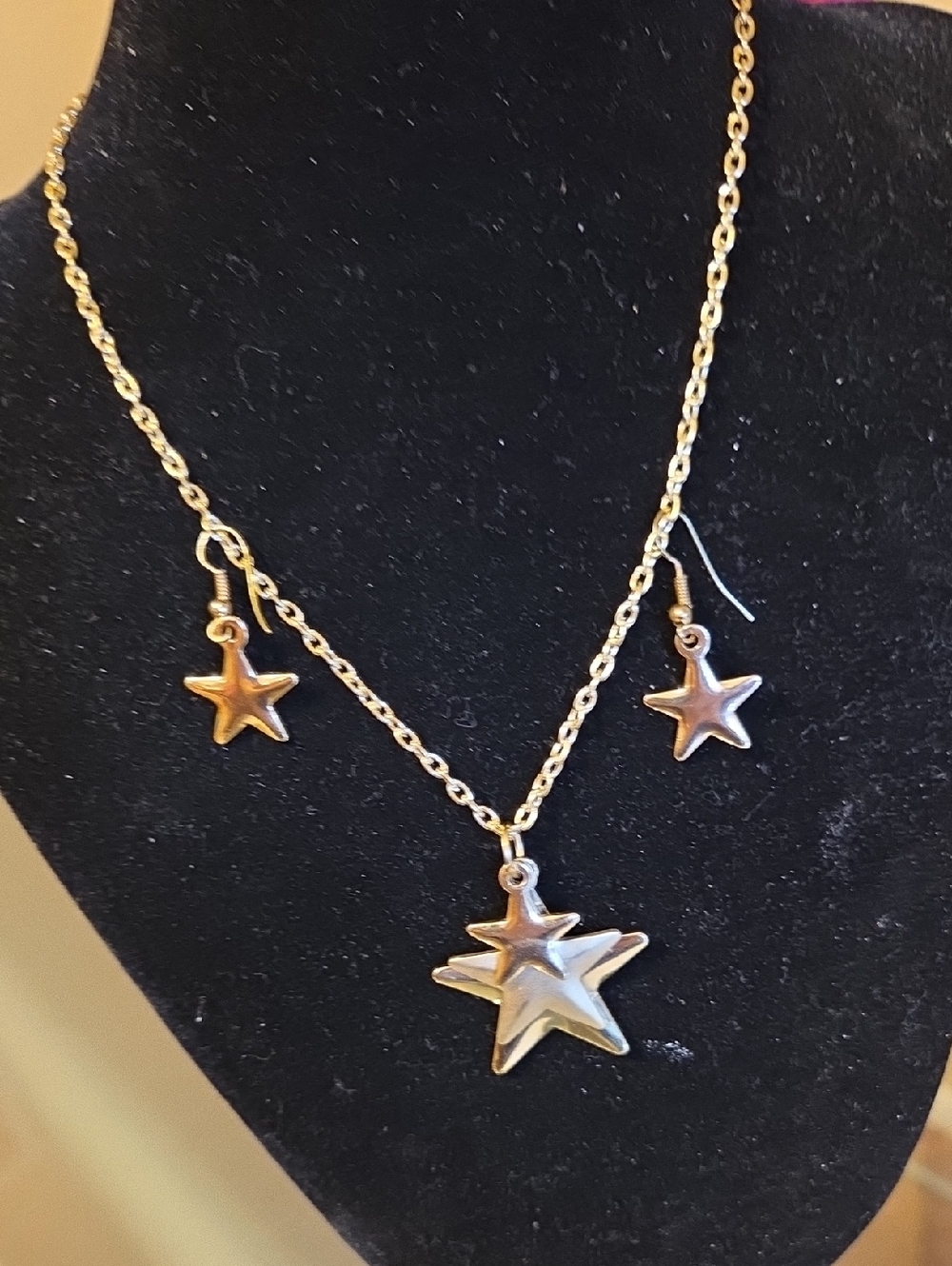 Star Pendant Necklace and Earring Set - Goldtone New In Package